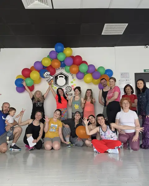 Aniversarea de 2 ani a studioului, sub arcada de baloane