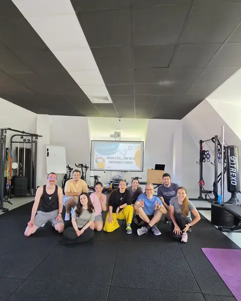 Poză de grup la finalul unui workshop